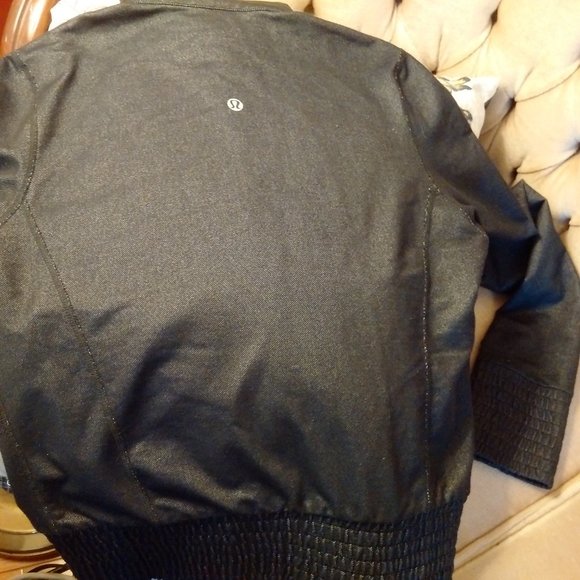 lululemon Athletica ladies Precip Jacket Sz S - Picture 5 of 6